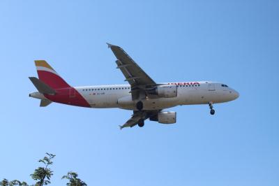 Photo of aircraft EC-IZR operated by Iberia