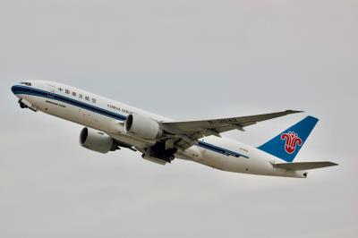 Photo of aircraft B-2042 operated by China Southern Airlines