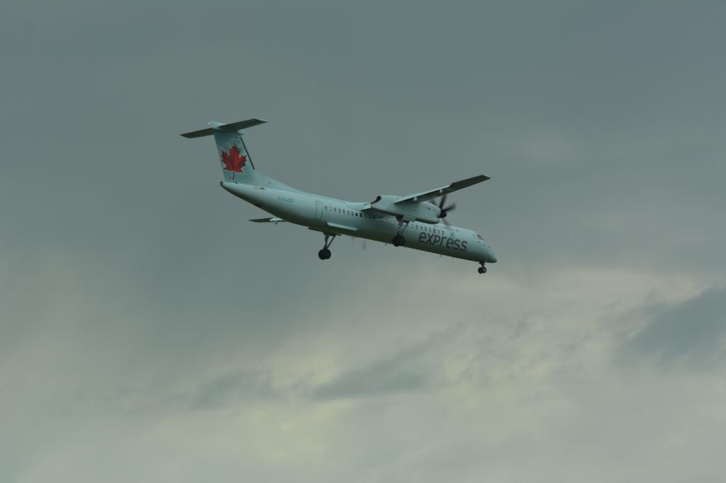 Photo of aircraft C-GJZG operated by Air Canada Express