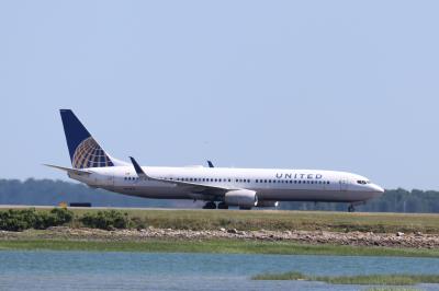 Photo of aircraft N69813 operated by United Airlines