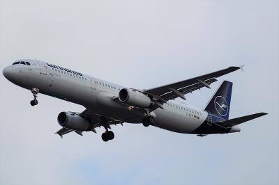 Image of aircraft registration D-AIDF - A A321-231 operated by Lufthansa
