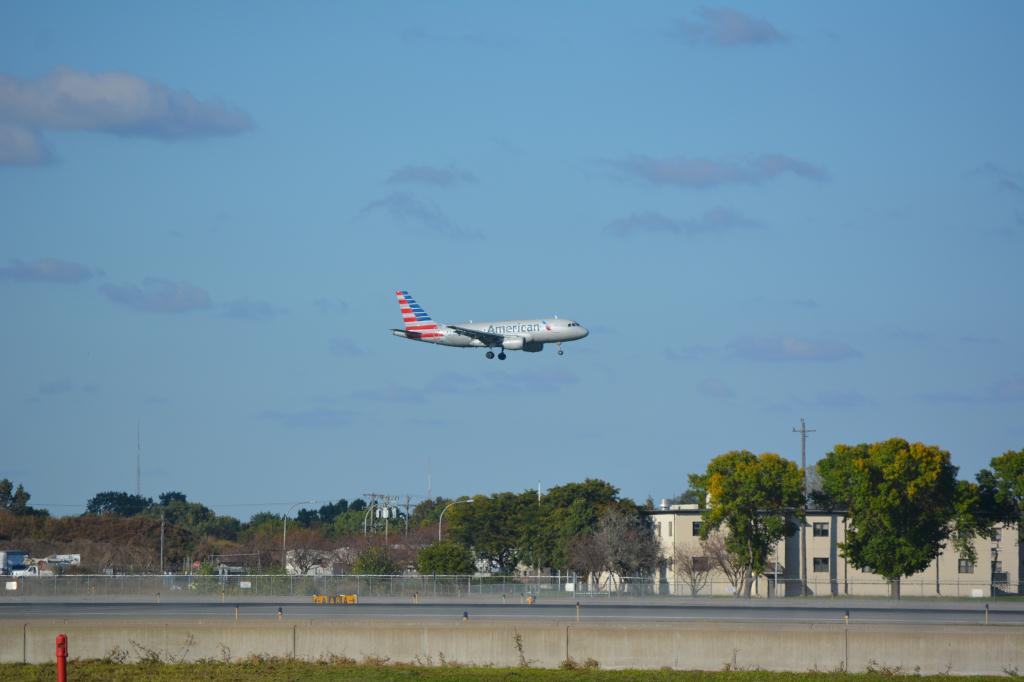 Photo of aircraft N767UW operated by American Airlines