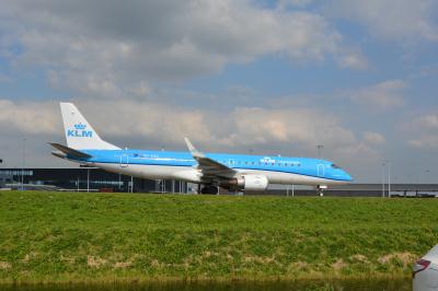 Image of aircraft registration PH-EZG - A ERJ-190STD (ERJ-190-100) operated by KLM Cityhopper
