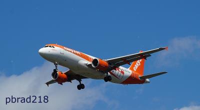 Image of aircraft registration G-EZUC - A A320-214 operated by easyJet