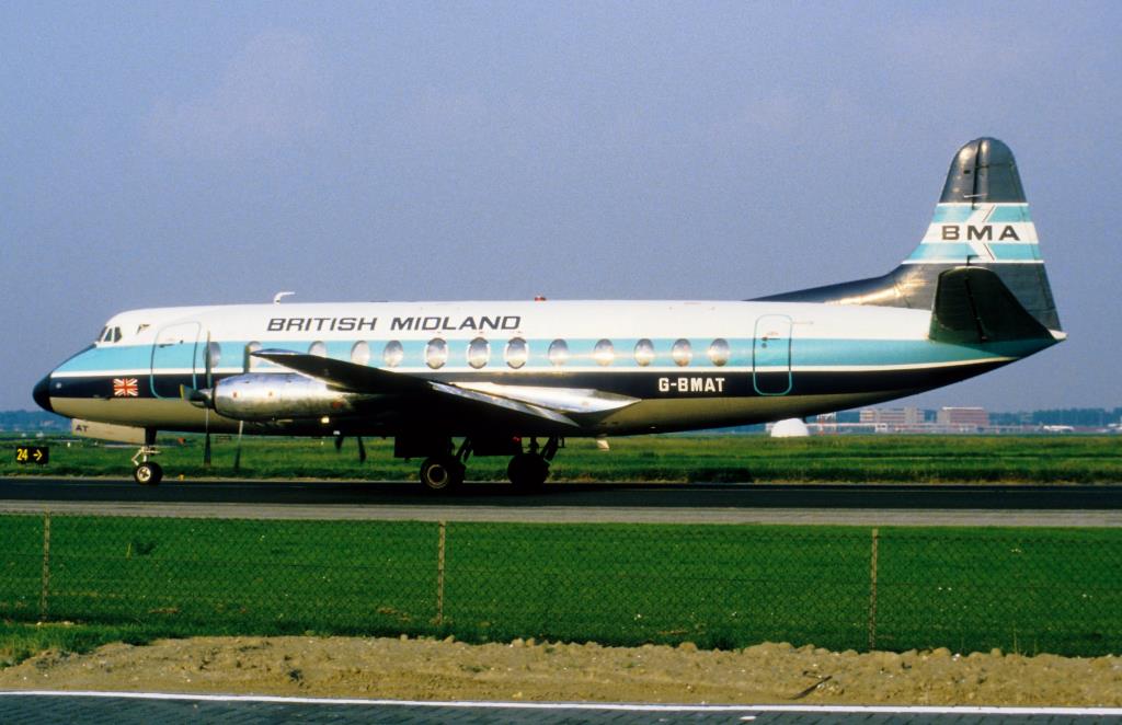 Photo of aircraft G-BMAT operated by British Midland Airways