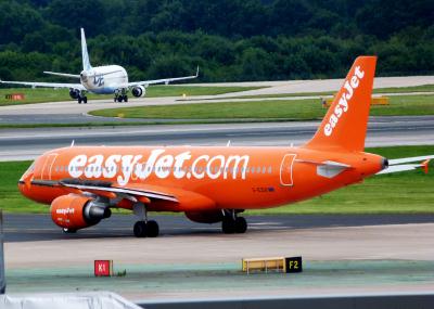 Photo of aircraft G-EZUI operated by easyJet