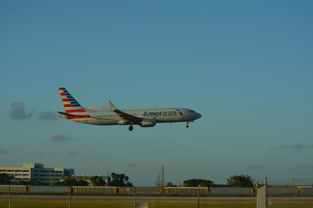 Photo of aircraft N324RA operated by American Airlines