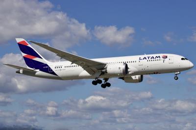 Photo of aircraft CC-BBJ operated by LATAM Airlines Chile