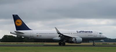 Image of aircraft registration D-AIUI - A A320-214(WL) operated by Lufthansa