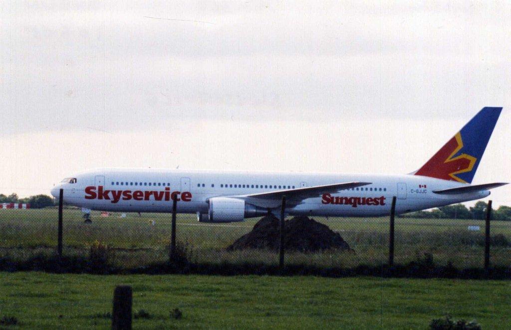 Photo of aircraft C-GJJC operated by Skyservice Airlines