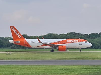 Photo of aircraft G-UZLK operated by easyJet