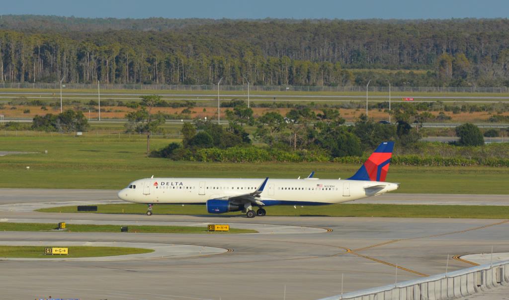 Photo of aircraft N321DH operated by Delta Air Lines
