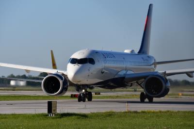 Photo of aircraft N308DU operated by Delta Air Lines