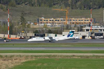 Photo of aircraft C-GPWE operated by WestJet Encore