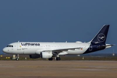 Image of aircraft registration D-AIZC - A A320-214 operated by Lufthansa