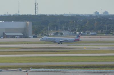 Photo of aircraft N587UW operated by American Airlines