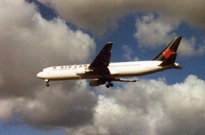 Photo of aircraft C-FMWP operated by Air Canada