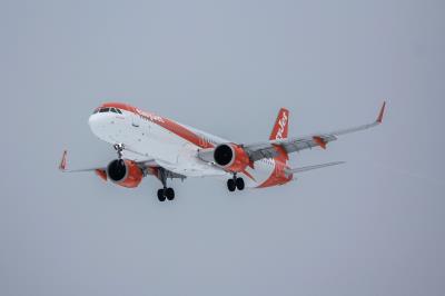 Photo of aircraft G-UZMG operated by easyJet