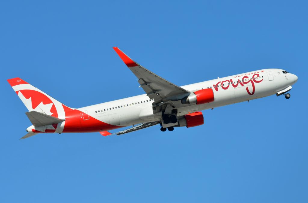 Photo of aircraft C-FMWY operated by Air Canada Rouge