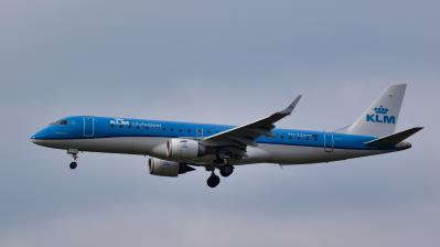 Image of aircraft registration PH-EZA - A ERJ-190-STD (ERJ-190-100) operated by KLM Cityhopper