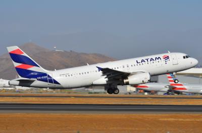 Photo of aircraft CC-COH operated by LAN Airlines