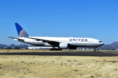 Photo of aircraft N57016 operated by United Airlines
