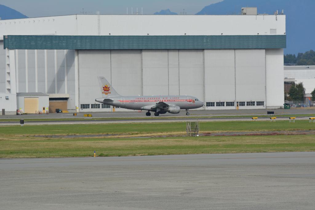 Photo of aircraft C-FZUH operated by Air Canada