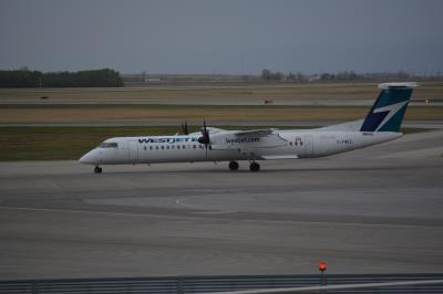 Photo of aircraft C-FWEZ operated by WestJet Encore