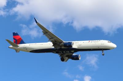 Photo of aircraft N395DZ operated by Delta Air Lines