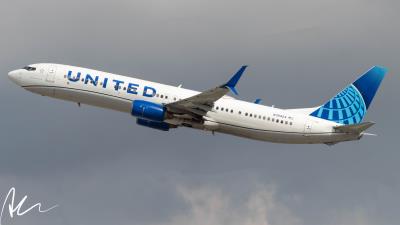 Photo of aircraft N38424 operated by United Airlines