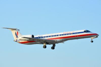 Photo of aircraft N812AE operated by American Eagle