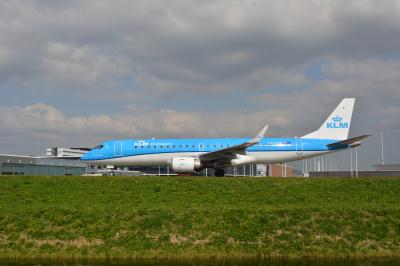 Photo of aircraft PH-EZK operated by KLM Cityhopper