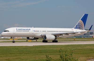 Photo of aircraft N14106 operated by Continental Air Lines