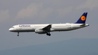 Photo of aircraft D-AIRU operated by Lufthansa