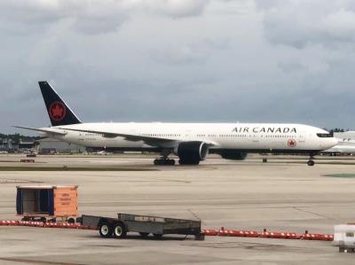 Photo of aircraft C-FIUR operated by Air Canada