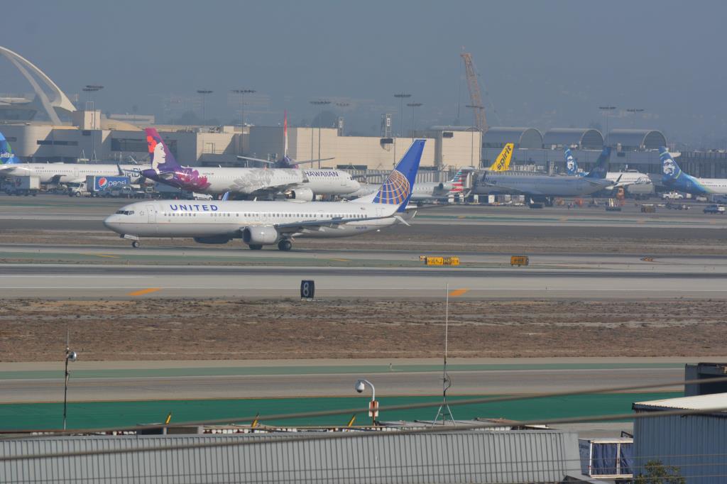 Photo of aircraft N62896 operated by United Airlines