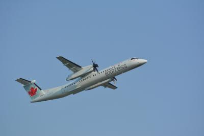 Photo of aircraft C-GSJZ operated by Air Canada Express