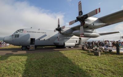 Photo of aircraft 8T-CB operated by Austrian Air Force