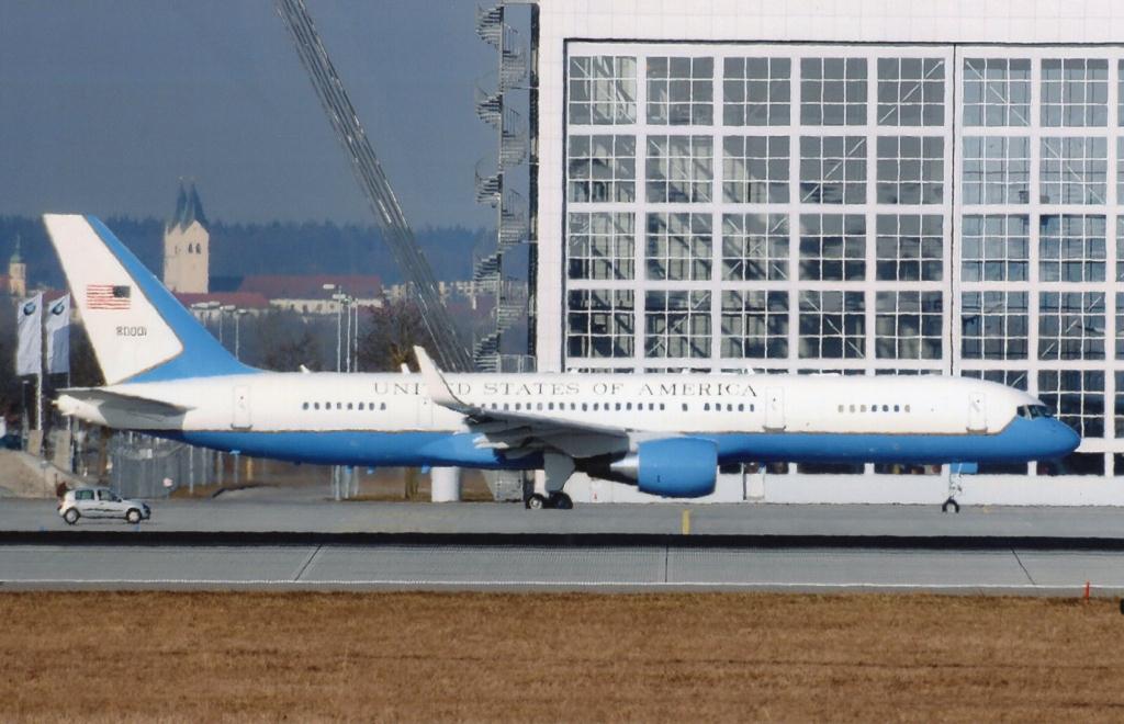 Photo of aircraft 98-0001 operated by United States Air Force