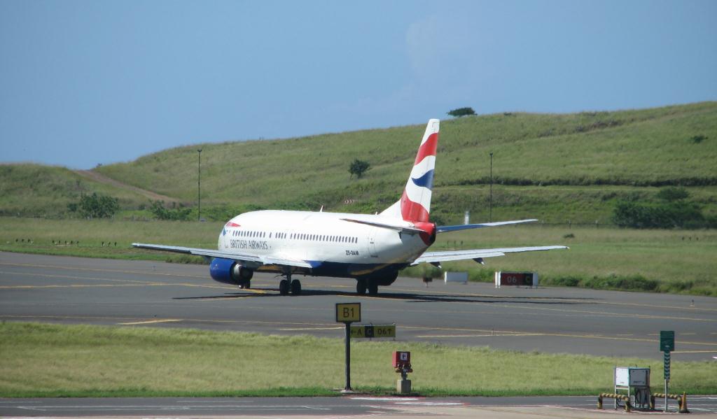 Photo of aircraft ZS-OAM operated by Comair(ZS)