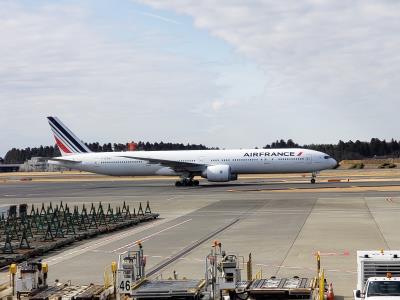 Image of aircraft registration F-GZNJ - A 777-328(ER) operated by Air France
