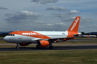Photo of aircraft OE-LQN operated by easyJet Europe