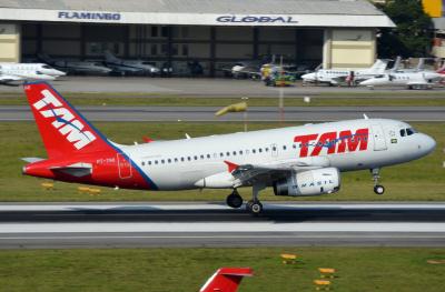 Photo of aircraft PT-TMI operated by TAM Linhas Aereas