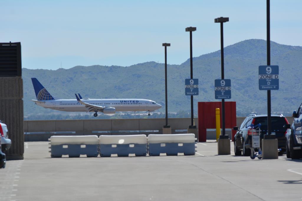 Photo of aircraft N72405 operated by United Airlines