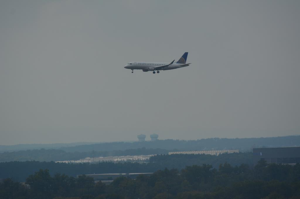 Photo of aircraft N87339 operated by United Express