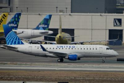 Photo of aircraft N624UX operated by United Express