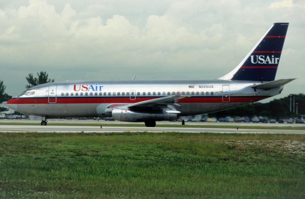 Photo of aircraft N225US operated by US Air
