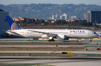 Photo of aircraft N27958 operated by United Airlines