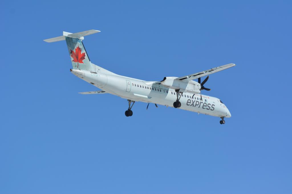 Photo of aircraft C-FSRY operated by Air Canada Express
