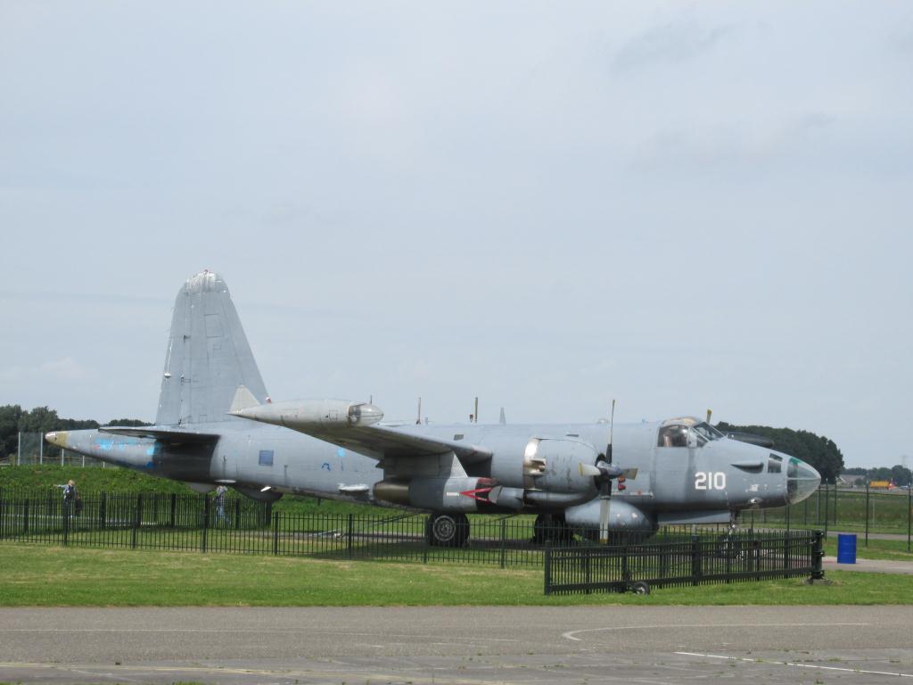 Photo of aircraft 210 operated by Royal Netherlands Navy (Marine Luchtvaartdienst)